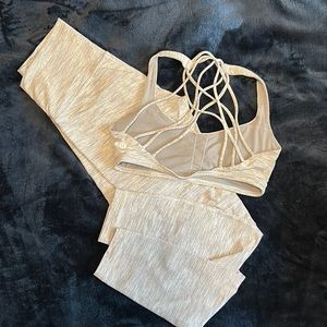 Set of size 6 lululemon align pants and free to be wild bra